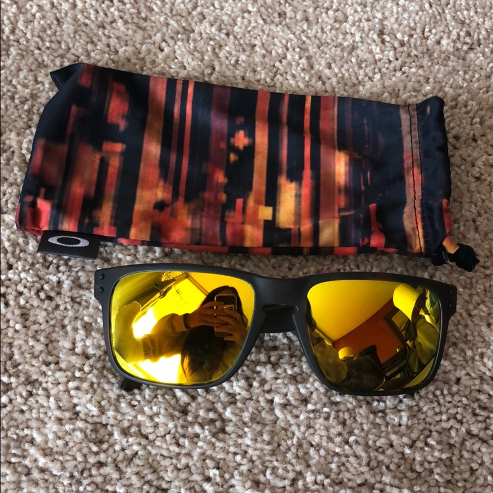 Oakley men’s sunglasses